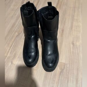 Black chunky Chelsea boots